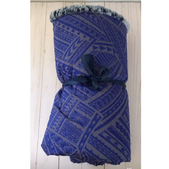 Handmade Polynesian Print Throw Blanket - Picture 1 of 2